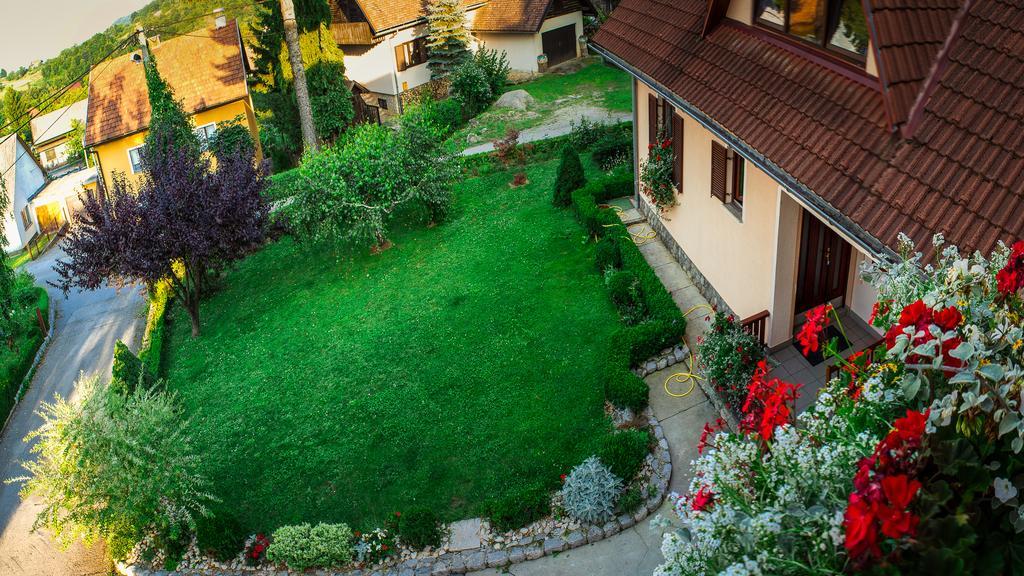 Apartments And Rooms Stefanac สลูน ภายนอก รูปภาพ