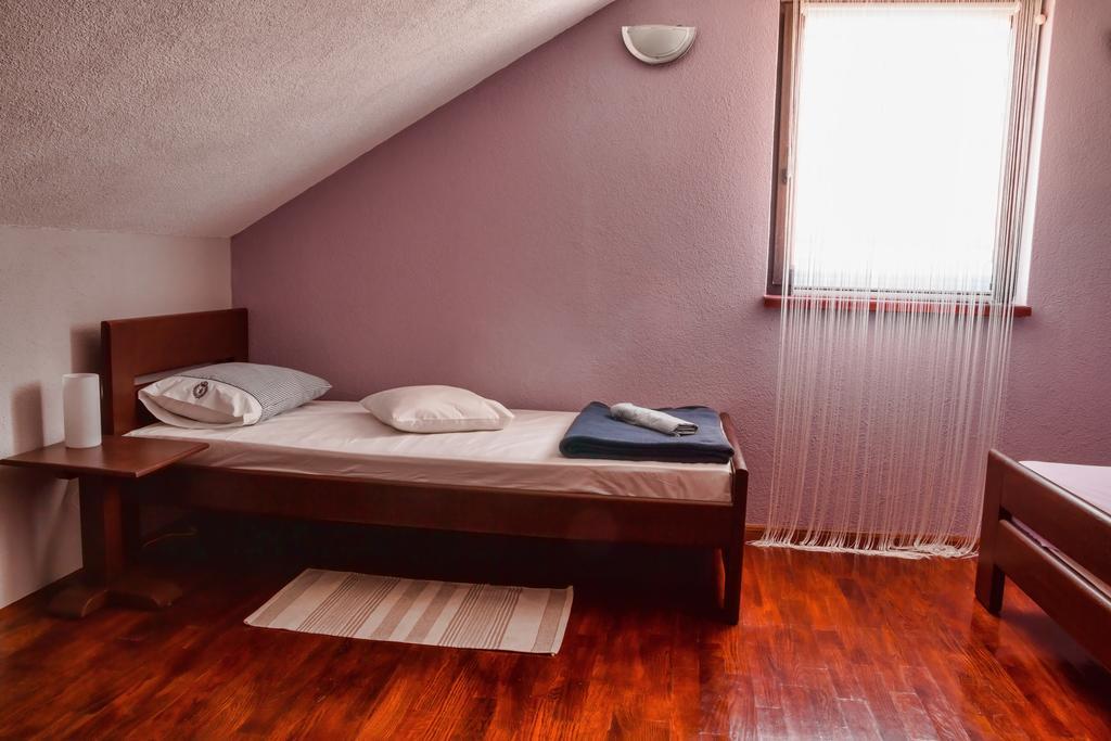 Apartments And Rooms Stefanac สลูน ห้อง รูปภาพ