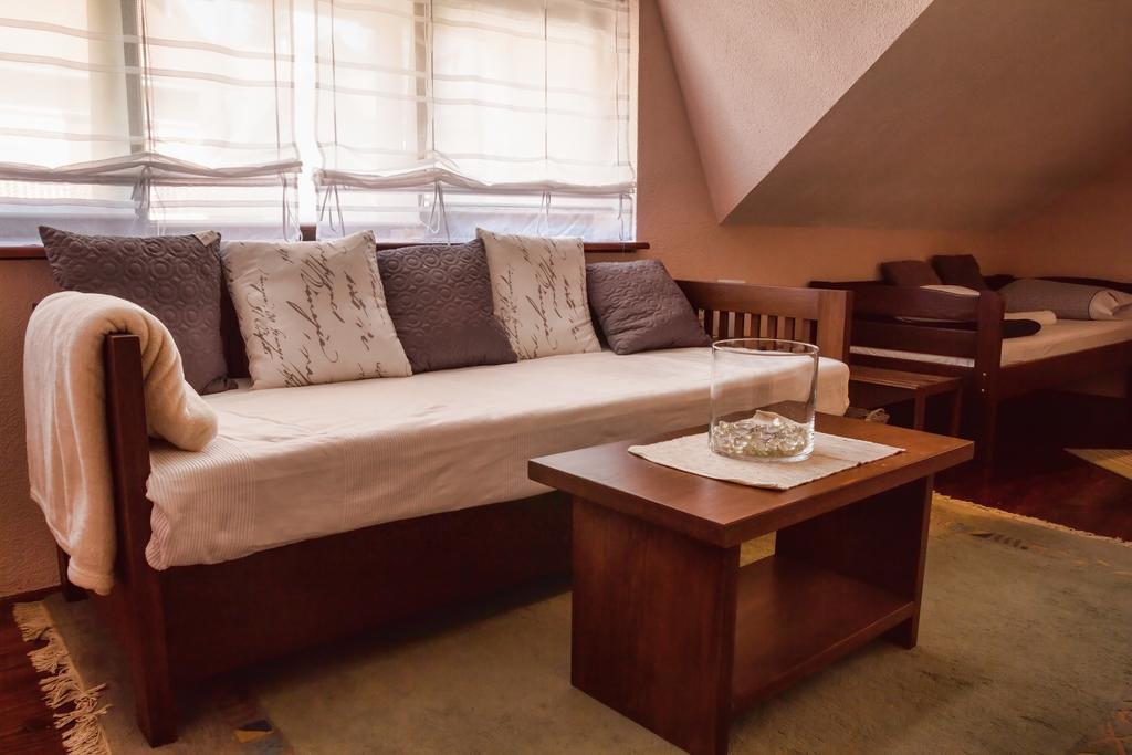 Apartments And Rooms Stefanac สลูน ห้อง รูปภาพ