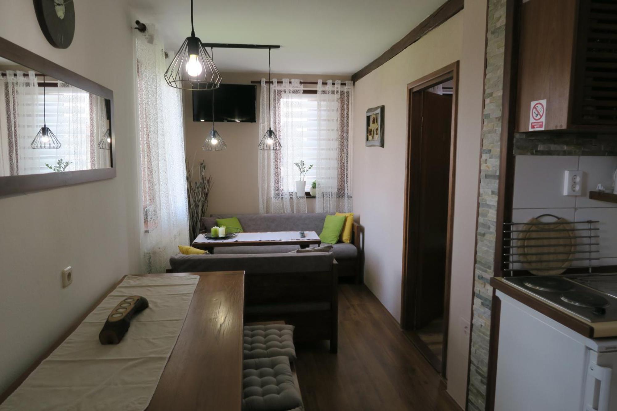 Apartments And Rooms Stefanac สลูน ภายนอก รูปภาพ