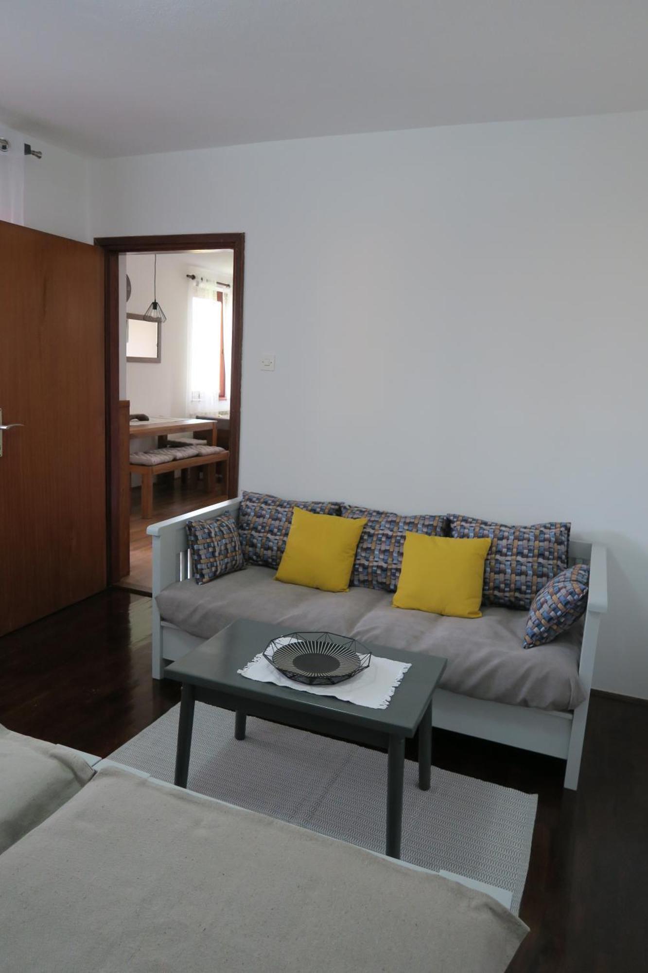 Apartments And Rooms Stefanac สลูน ภายนอก รูปภาพ
