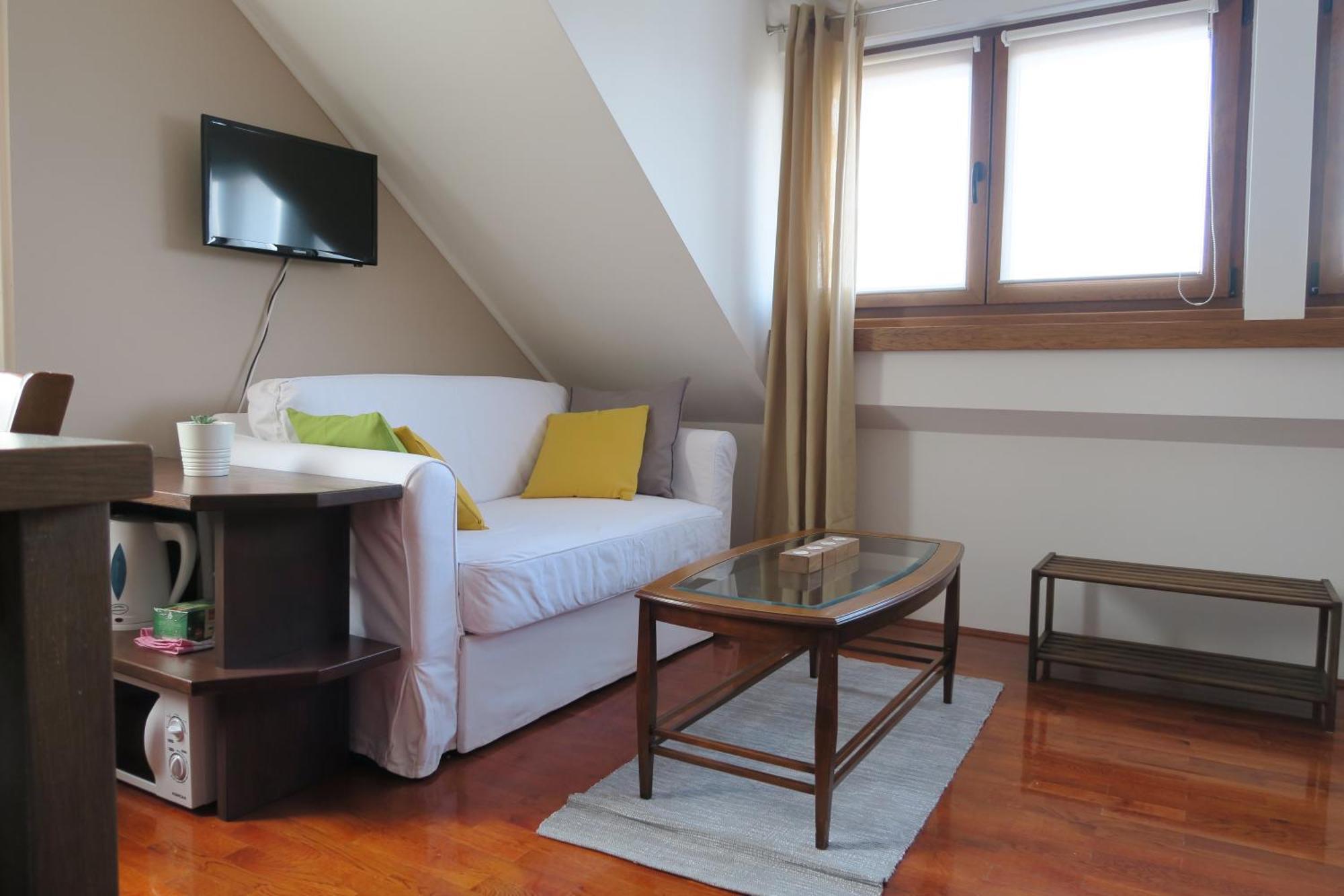 Apartments And Rooms Stefanac สลูน ภายนอก รูปภาพ