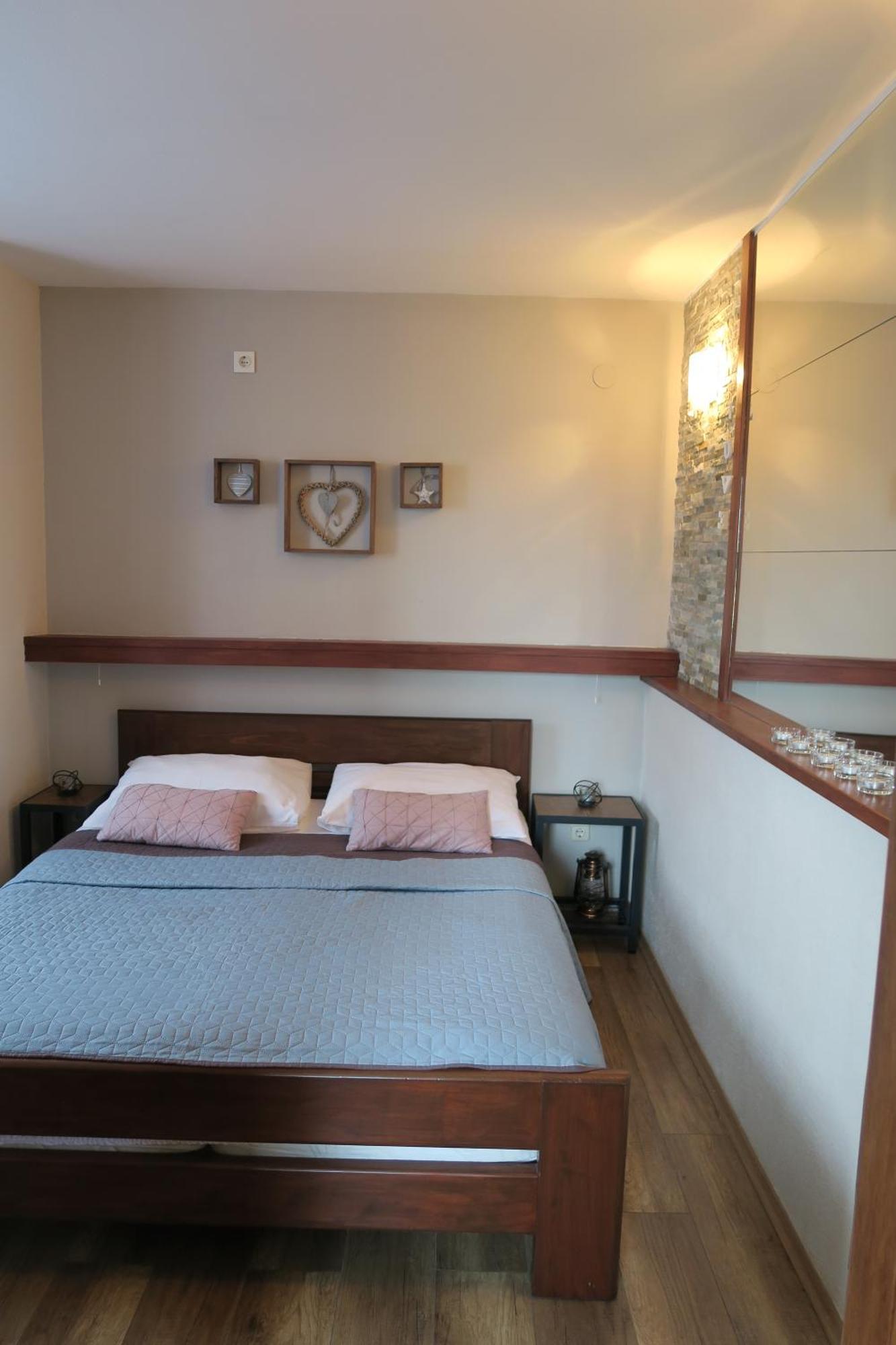 Apartments And Rooms Stefanac สลูน ภายนอก รูปภาพ