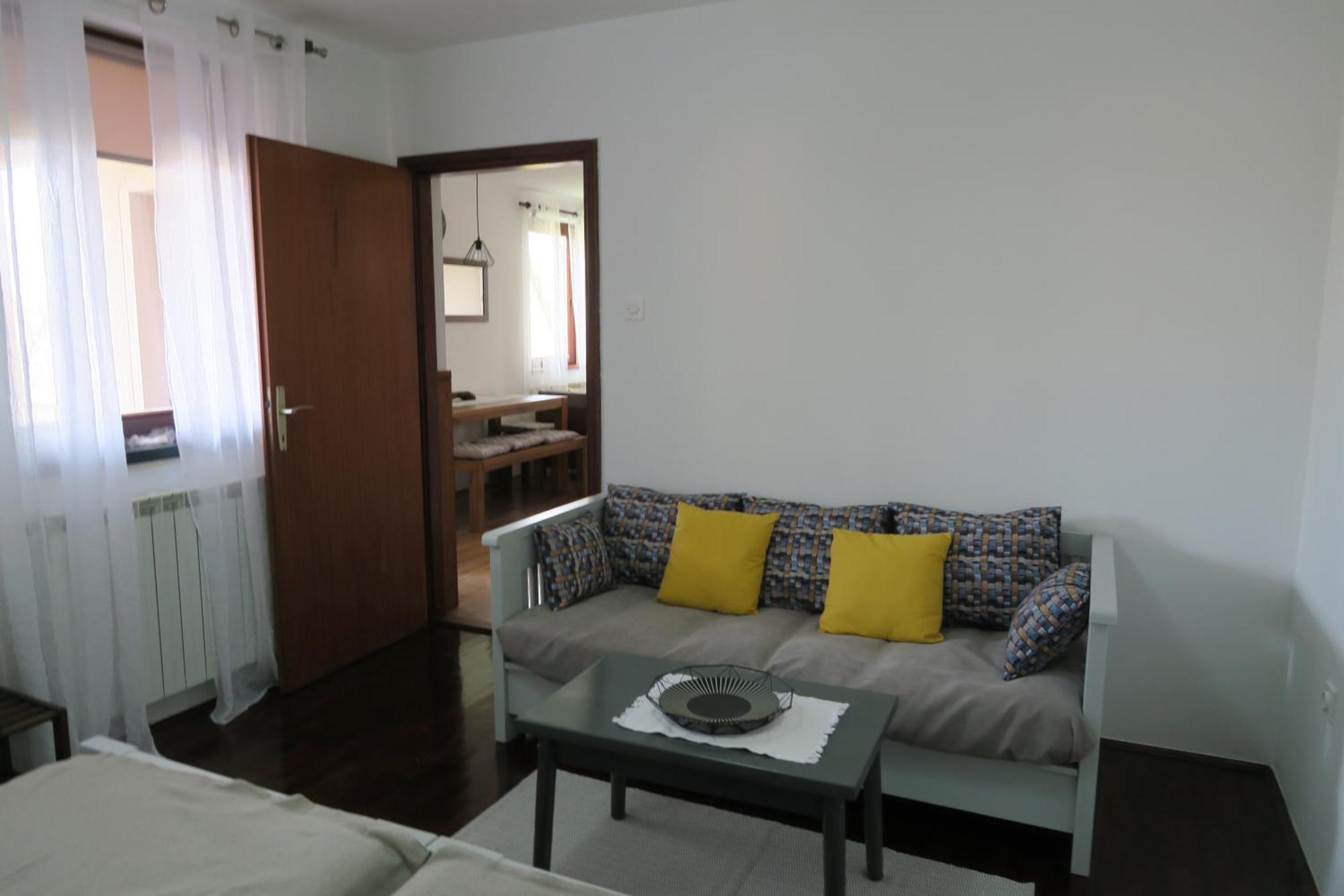 Apartments And Rooms Stefanac สลูน ภายนอก รูปภาพ