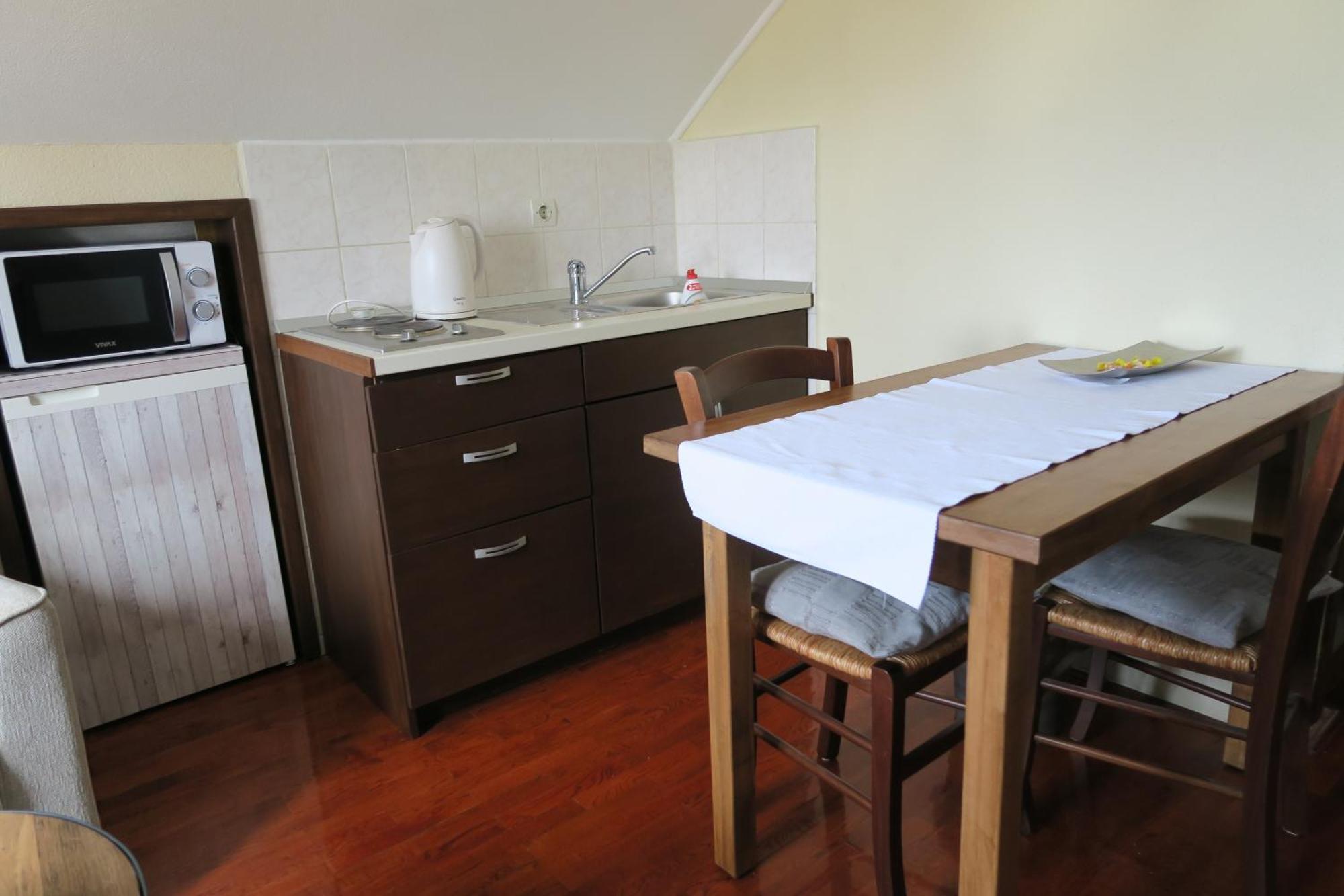 Apartments And Rooms Stefanac สลูน ภายนอก รูปภาพ