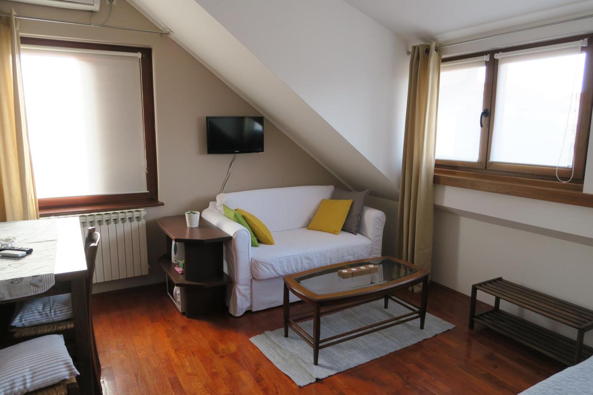 Apartments And Rooms Stefanac สลูน ภายนอก รูปภาพ
