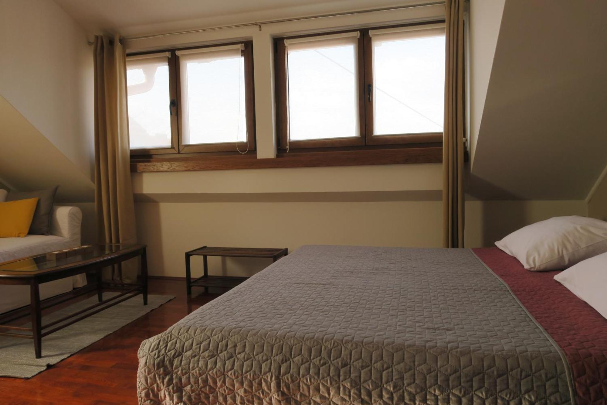 Apartments And Rooms Stefanac สลูน ภายนอก รูปภาพ
