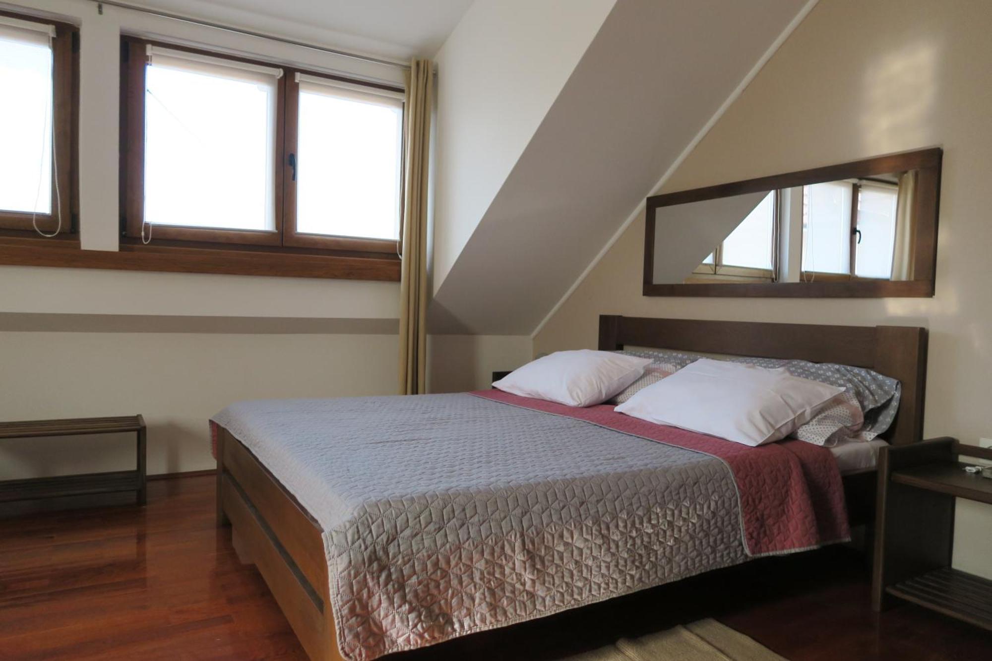 Apartments And Rooms Stefanac สลูน ภายนอก รูปภาพ