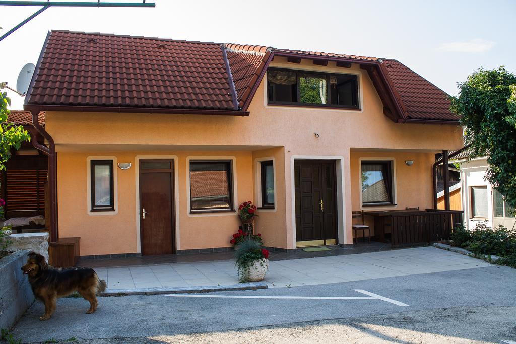 Apartments And Rooms Stefanac สลูน ห้อง รูปภาพ