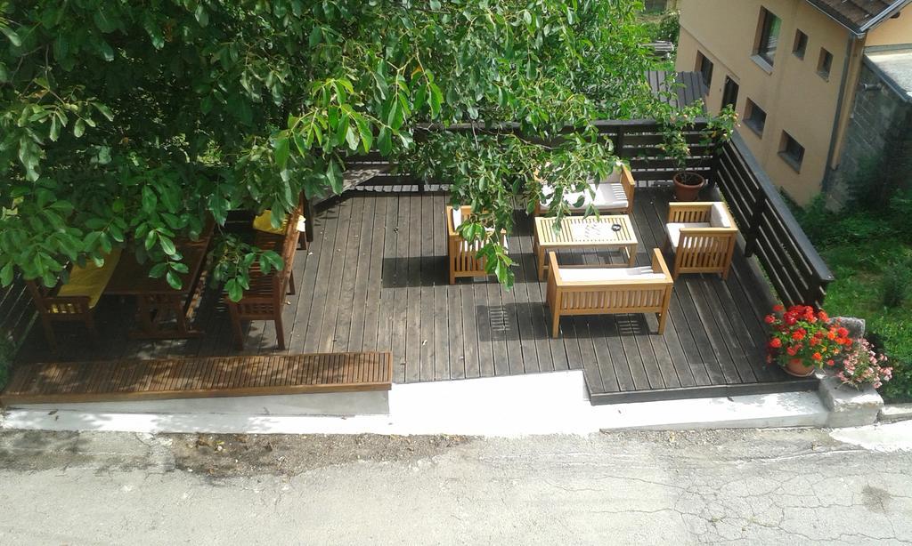 Apartments And Rooms Stefanac สลูน ภายนอก รูปภาพ