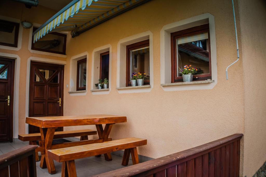 Apartments And Rooms Stefanac สลูน ห้อง รูปภาพ