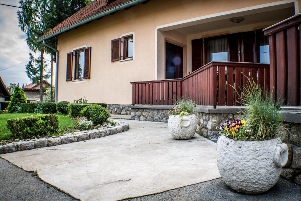 Apartments And Rooms Stefanac สลูน ห้อง รูปภาพ