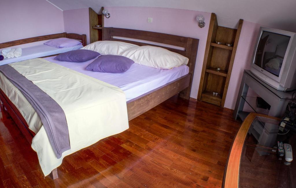 Apartments And Rooms Stefanac สลูน ภายนอก รูปภาพ